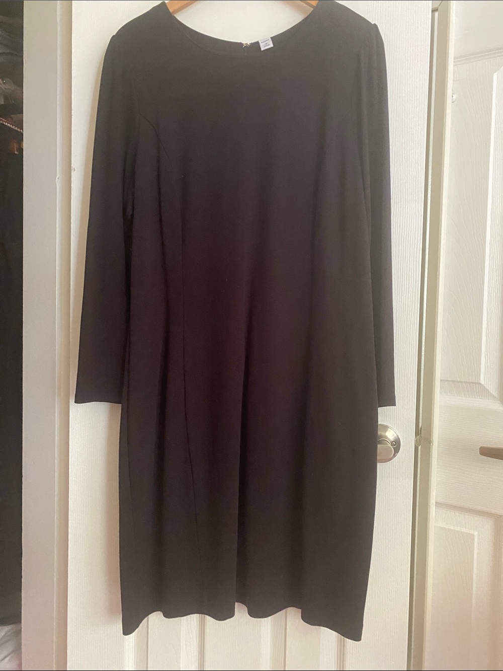 Old Navy Black Long-Sleeve Shift Dress